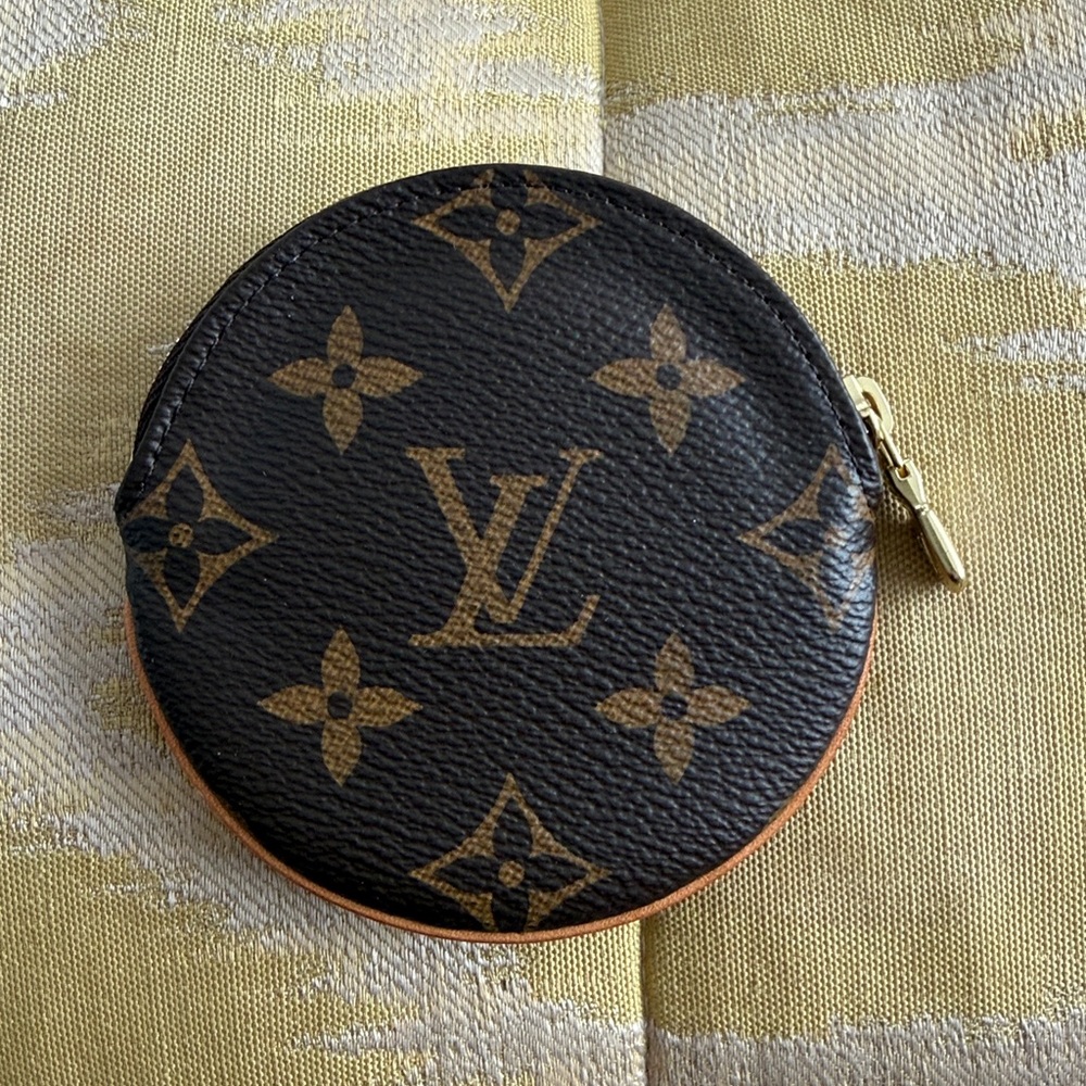 Louis Vuitton Round Coin Purse Monogram Canvas - Picture 2 of 10